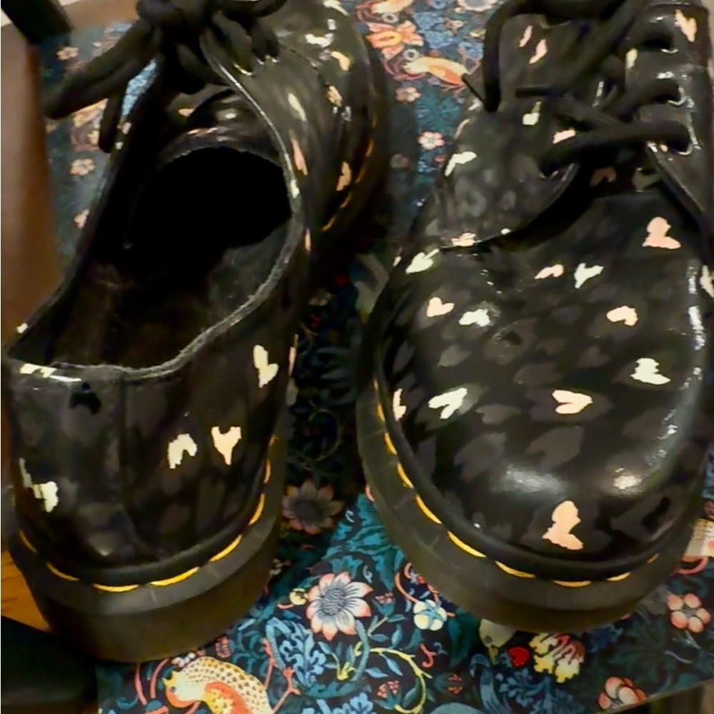 Classic Dr. Marten Oxfords with Love Hearts (UK 6, US 8) - Picture 4 of 7